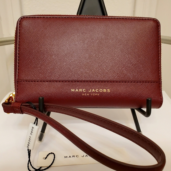 Marc Jacobs Handbags - MARC JACOBS NWT Maroon Leather Wallet Wristlet
